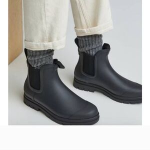 Everlane Rain Boots in Black, Slip-Resistant w/ Thick Tread & Pull Tabs, 9